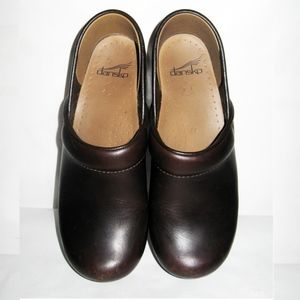 Professional Dansko  Brown Clogs 38 Women 8 Shoe
